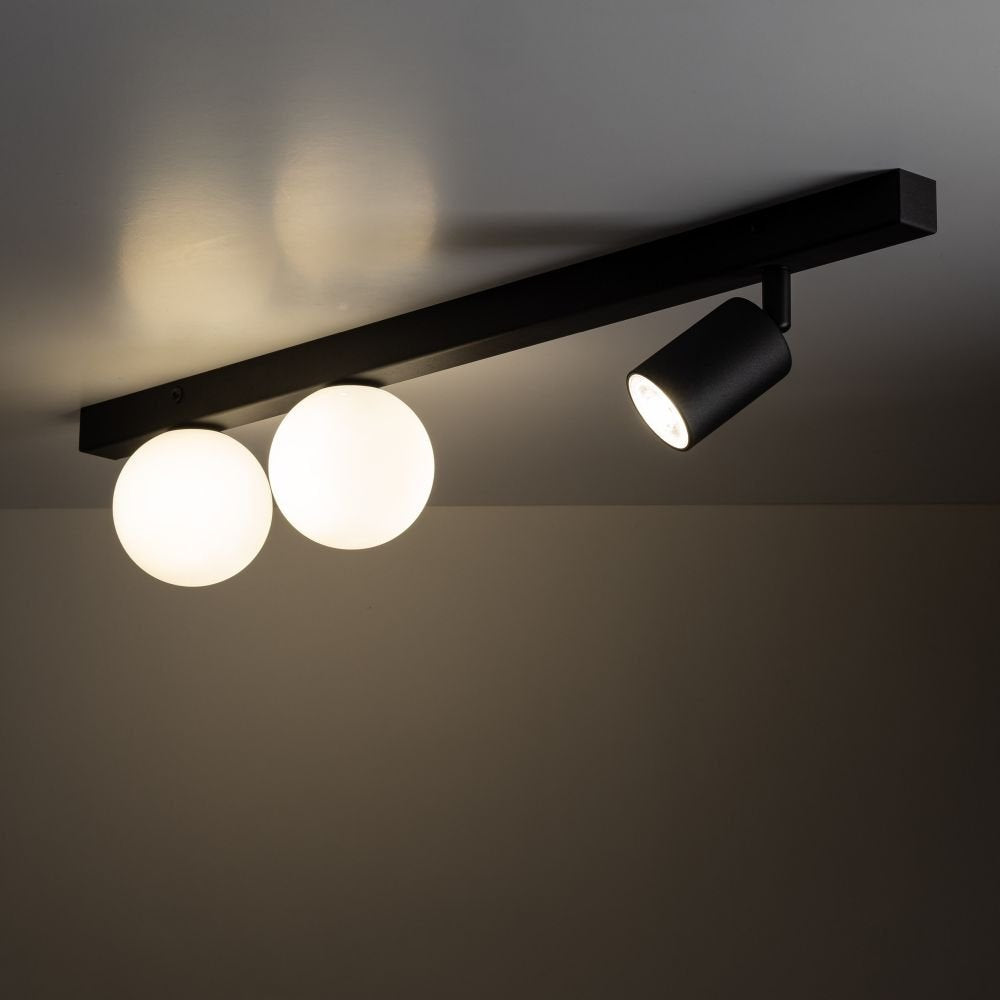 Minimalistyczna lampa sufitowa VOX 10001 z regulowanym reflektorem